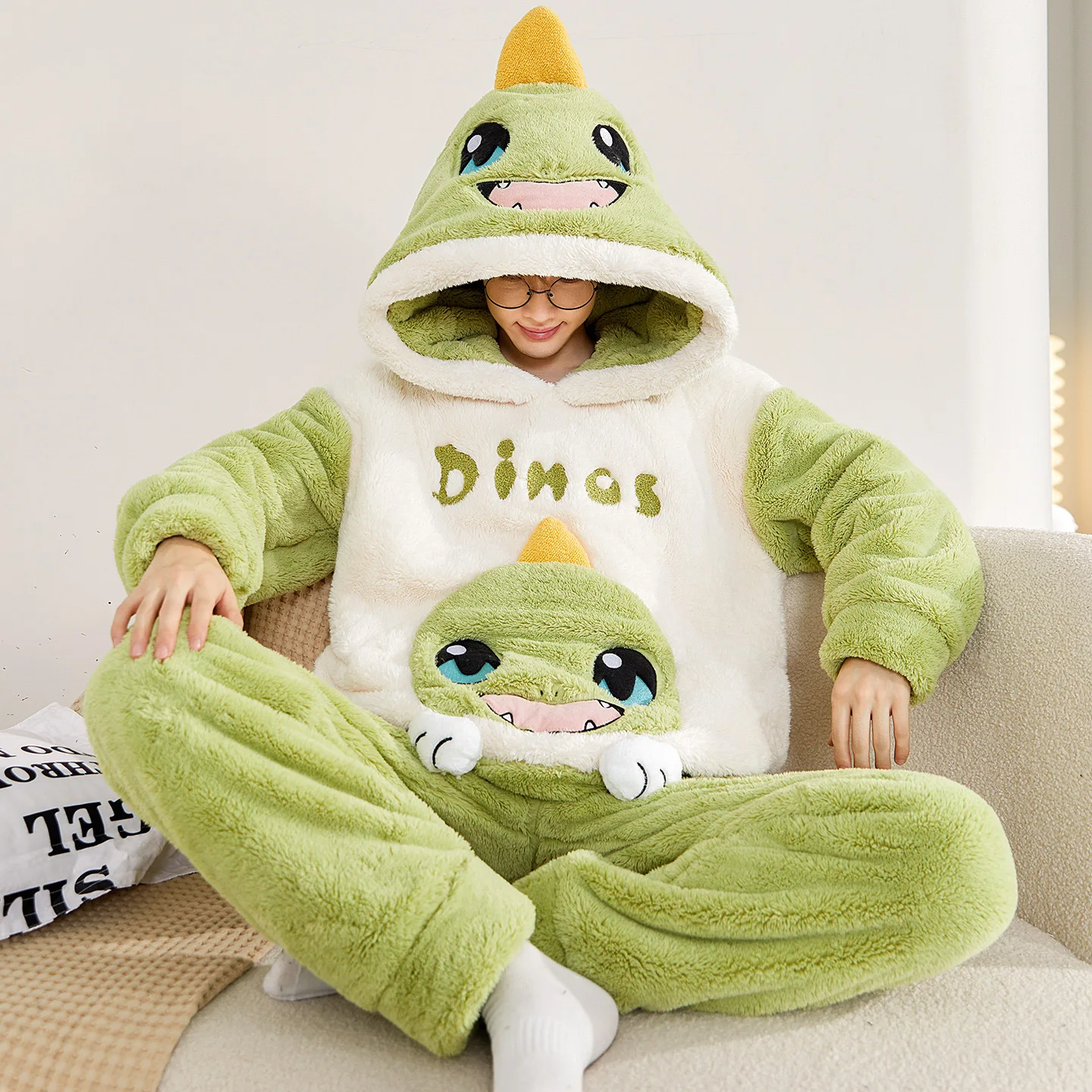 8997