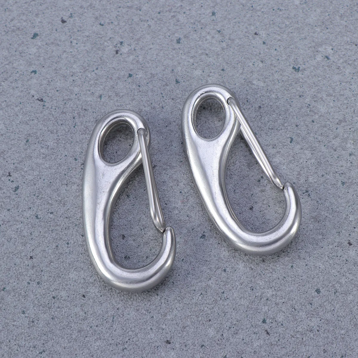 2Pcs Stainless Steel Pet Tag Clip Detach Dog Id Tag Holder for Dogs Cats Secure Fast Change Without Removing Tags