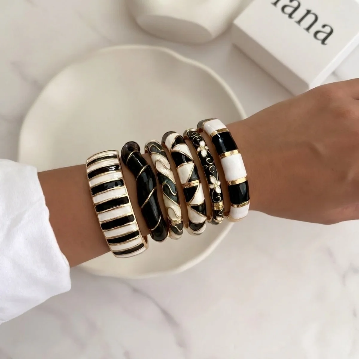 Vintage Schwarz-Weiß Gesplittete Emaille-Manschettenarmbänder für Damen und Herren, Punk Geometrisches Blumenmuster, Wellenförmiger Bambus-Gelenk-Armreif Schmuck – Detail 21