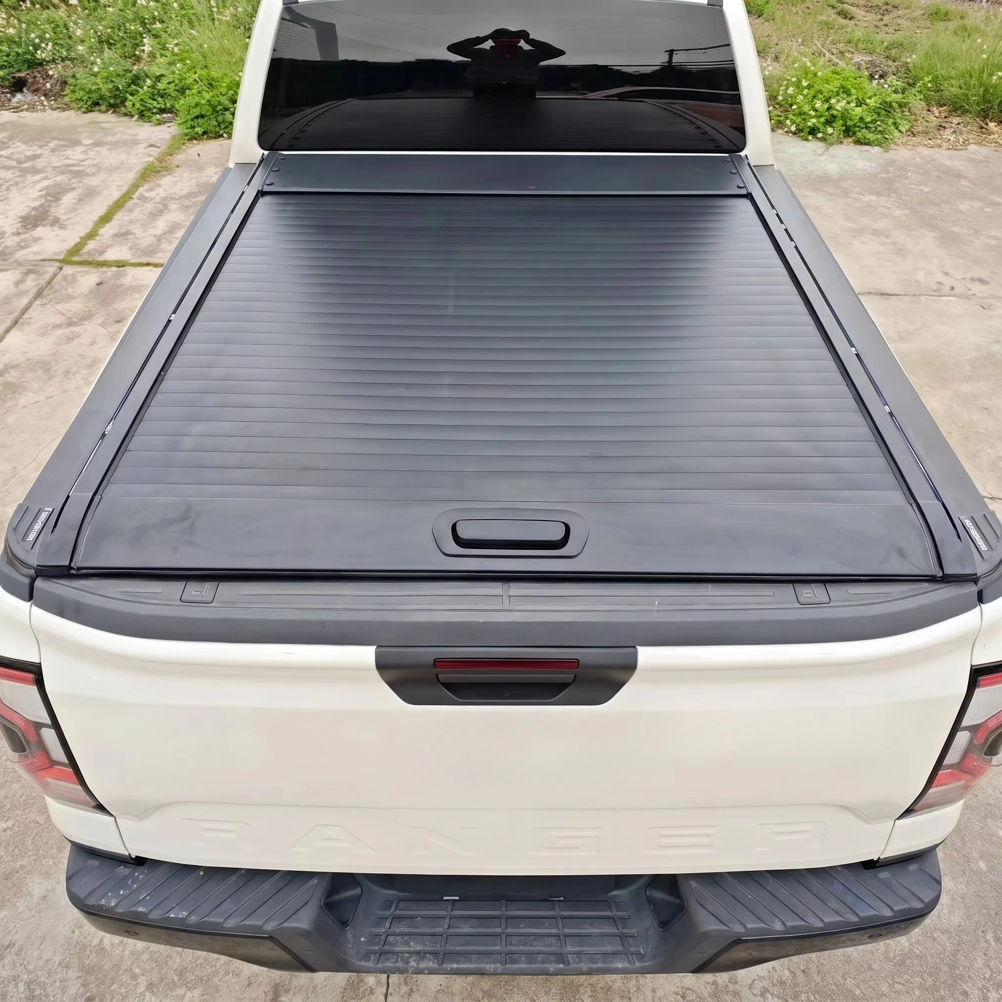 Factory Manual Hard Roll-Up Tonneau Cover Roller Shutter for Ford Ranger T6 T7 T8 Aluminum Waterproof Retractable Locking