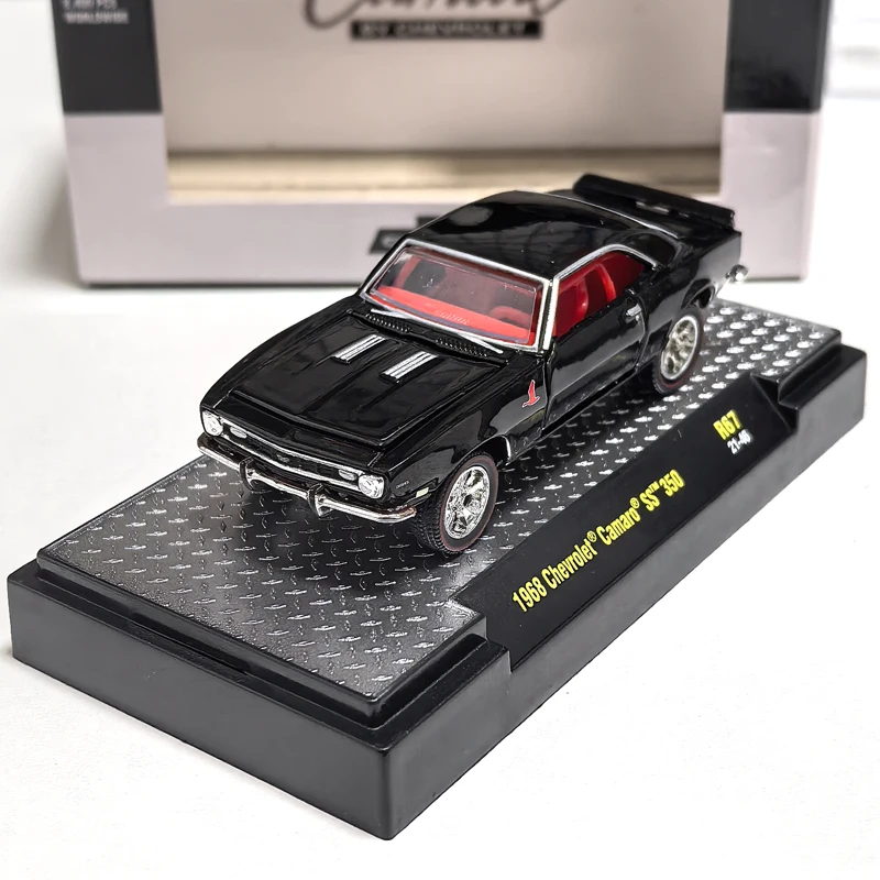 

Diecast M2 1/64 Scale Chevrolet 1968 Corvette Camaro Alloy Car Model Collectible Toy Gift Souvenir Display