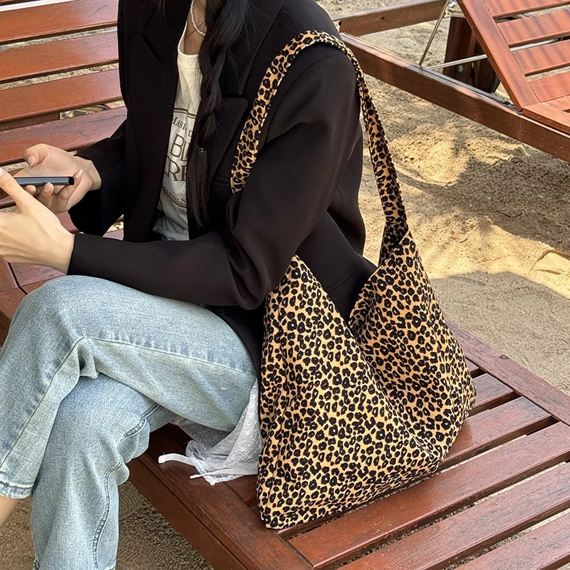 Modern Leopard Print Messenger Bag Single Shoulder Canvas Bag for Female Student Diagonal Large Capacity Straddle Bag