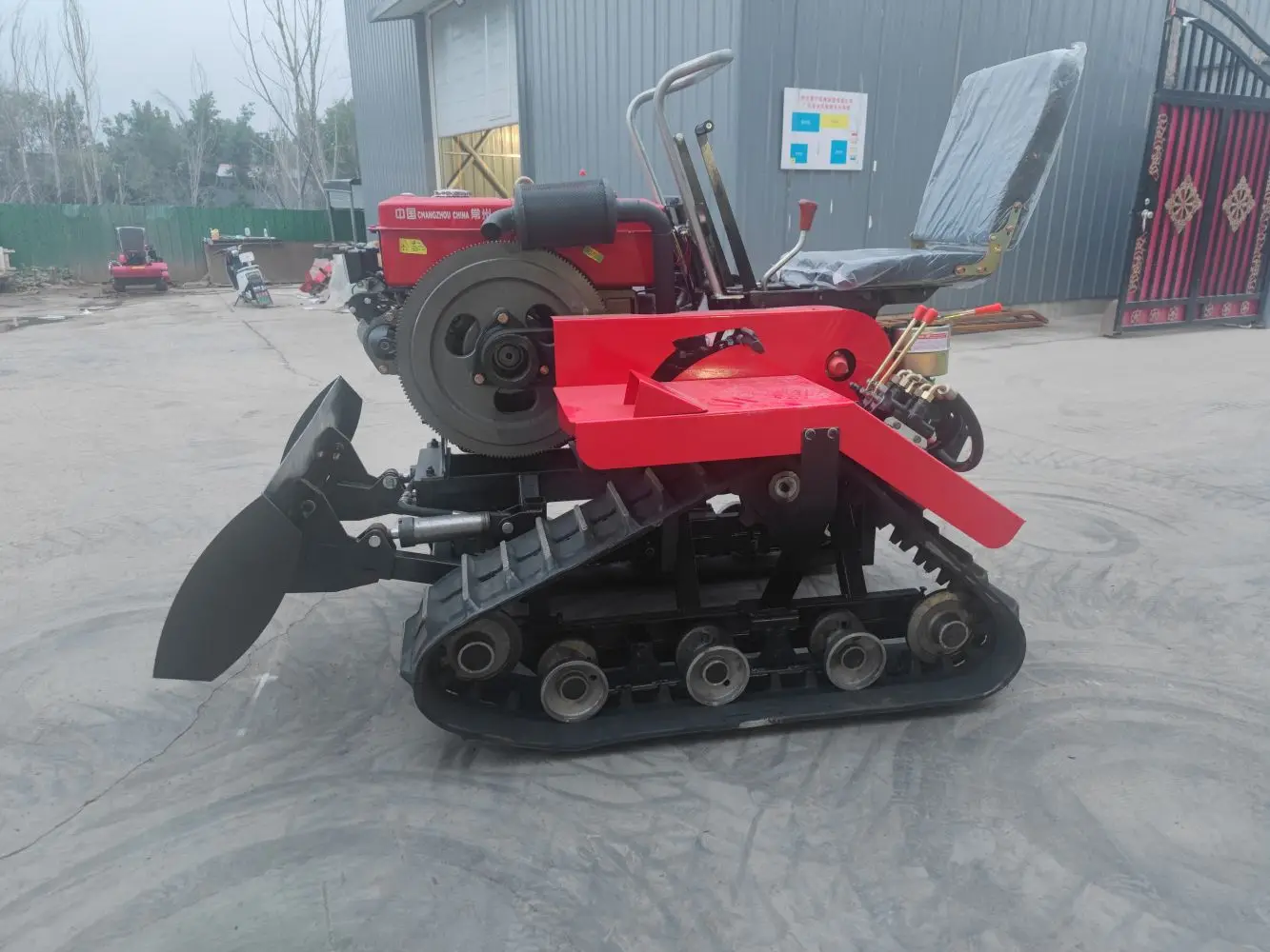 Agricultural Farm Tools and Equipment Crawler Rotary Tiller Price with Various Implement for Sale