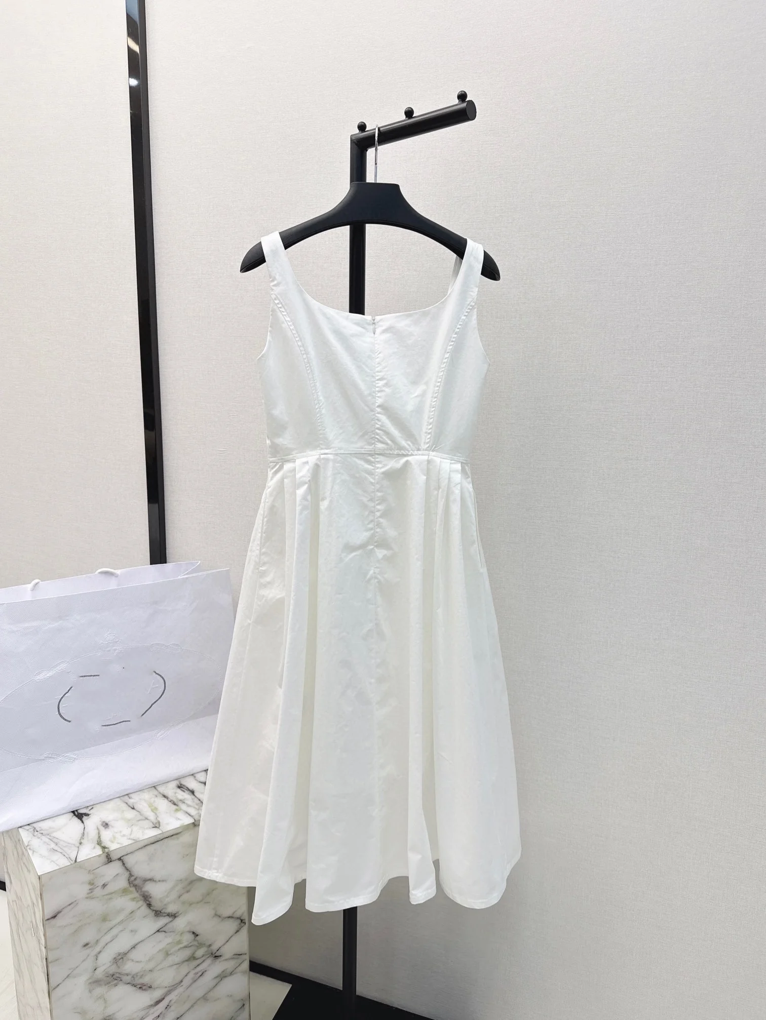 

24ss New Dress Minimalist wind Sling design, Pure cotton material Temperament High waistline splicing Daily leisure Laziness
