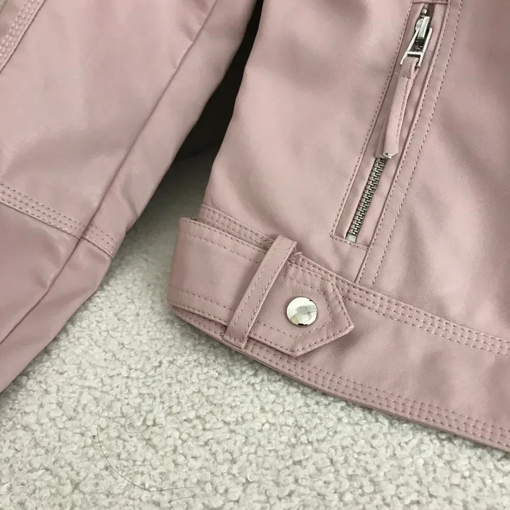 Donna 2025 Colletto rovesciato Autunno Pu Giacca in ecopelle Cappotto morbido con cerniera per moto Cappotti da motociclista slim femminili Basic Streetwear