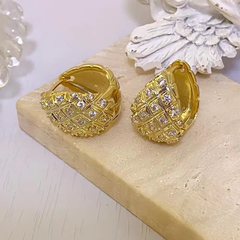 Lingge patterned earrings, sparkling water droplet design, Japanese and Korean fashionable golden earrings, Christmas gift.