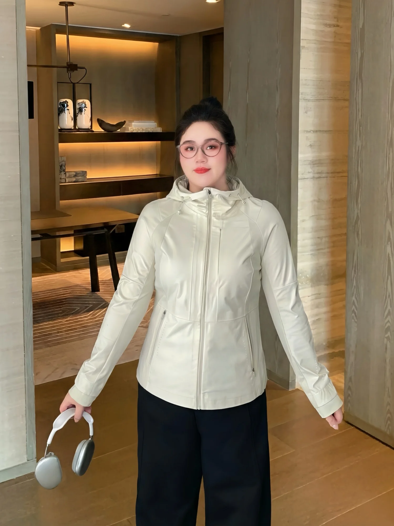 

Женская куртка больших размеров для похудения, весенняя, удобная, повседневная, с капюшоном, в спортивном стиле, из полиэстера и нейлона, эластичная, прямого кроя.