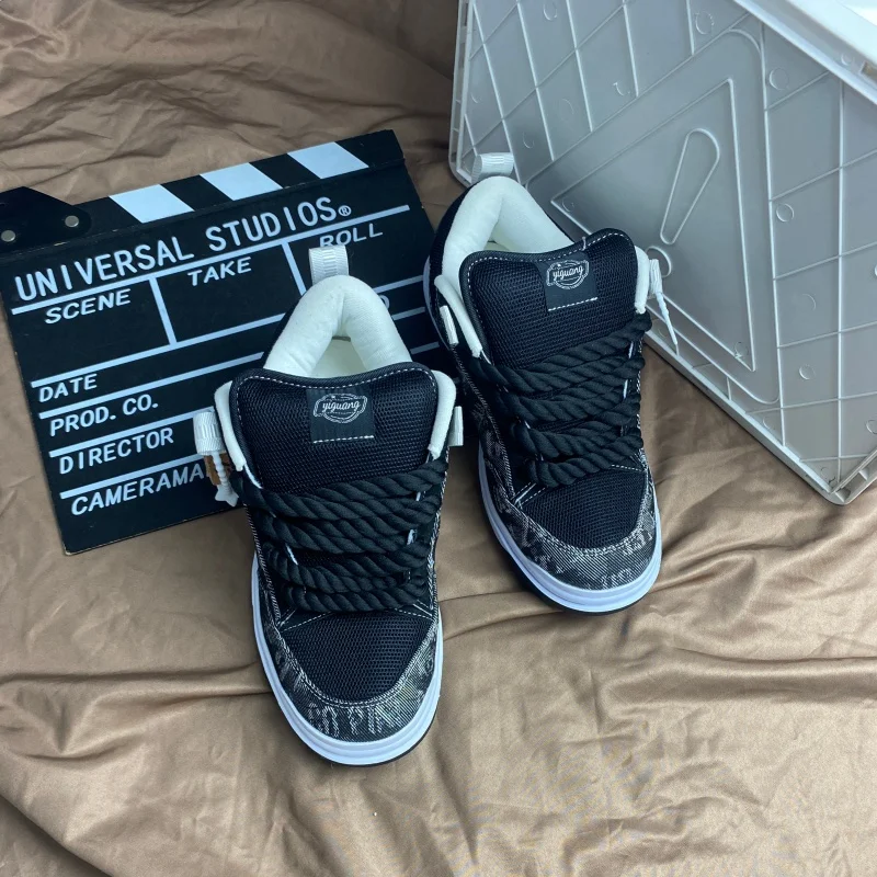 2026 Street Style Black and White Color-blocked Sneakers for Men, Thick Hemp Shoelace, Casual Board Shoes, Large   Size, 38-48
