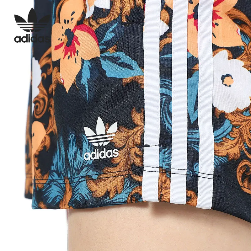 شورت رياضي كاجوال نسائي بخصر مطاطي من Adidas Originals GN8118