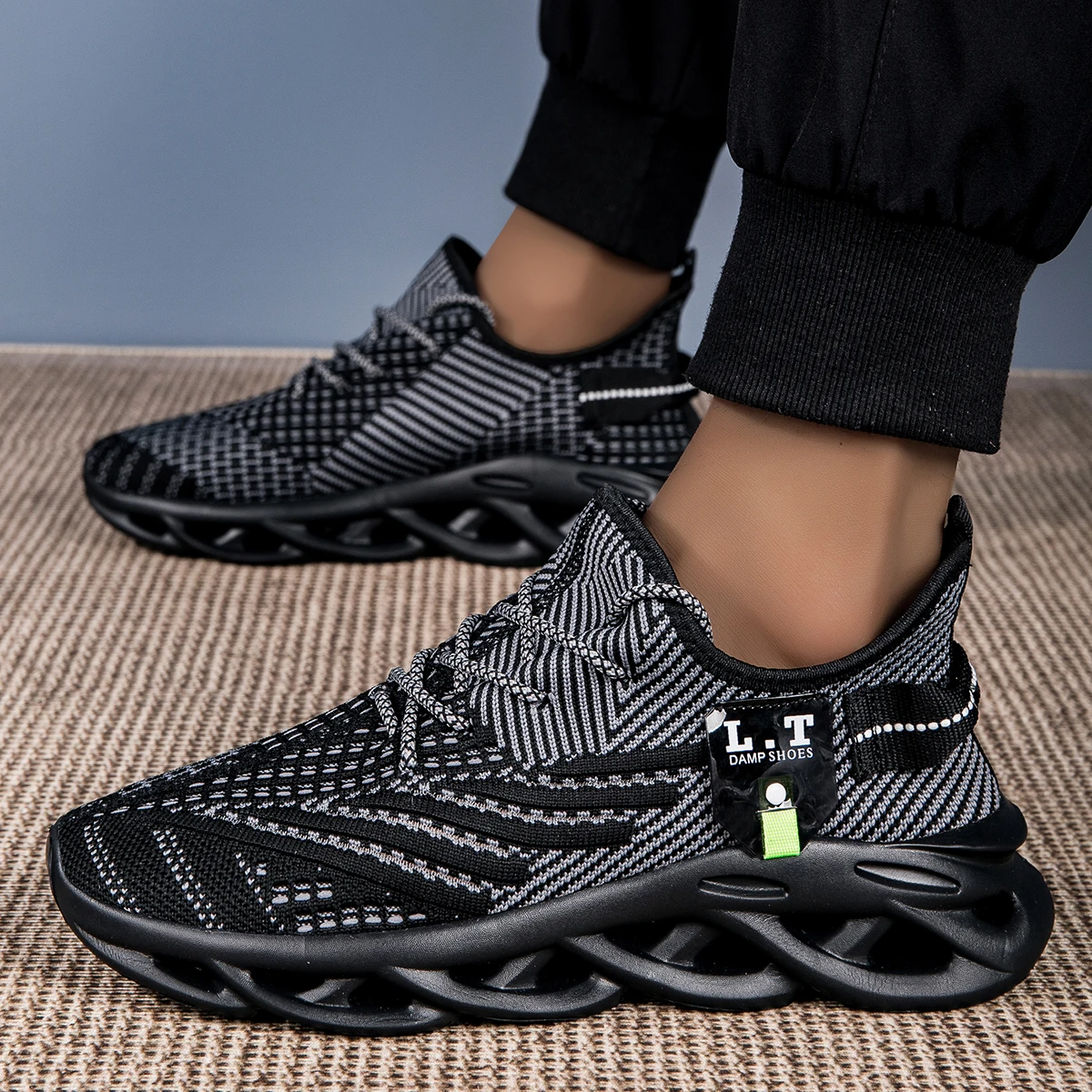 Nowe męskie buty sportowe na co dzień Oddychające lekkie trampki Outdoor Mesh Czarne buty do biegania Sportowe buty do chodzenia Tenis