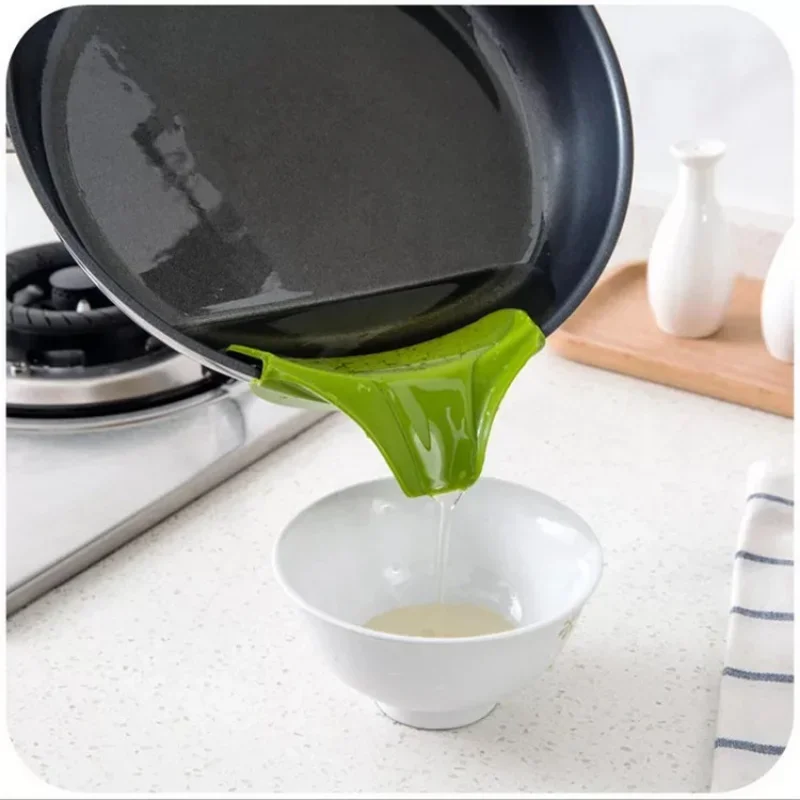 

Silicone Colander Anti-spill on Pour Soup Spout Funnel Flow Nozzle Pan Leakproof Tool Useful Cookware Edge Deflector for Kitchen