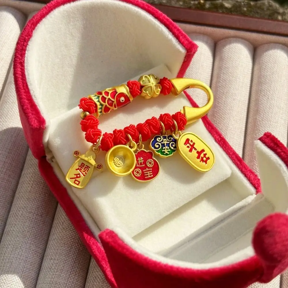 Broche zodiaque année cheval, pendentif en or, meilleurs vœux, ornements plaqués sable, Style chinois, cadeau d'un an, broche gardien