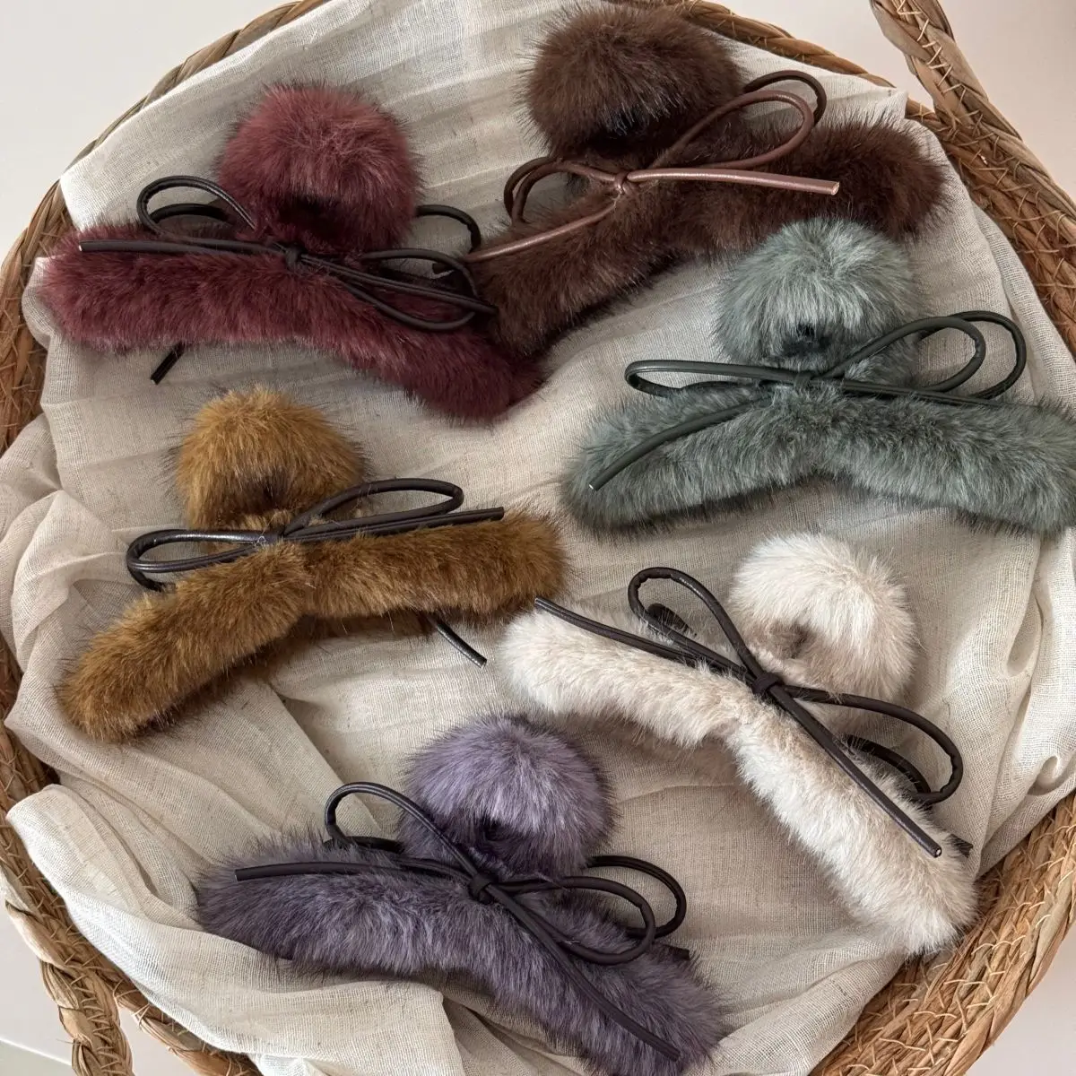 

Autumn/Winter Fashion Plush Leather Bow Acrylic Hair Claw Headband Womans Elegant Hair Pins Shark Clips Female Fashion Barrette