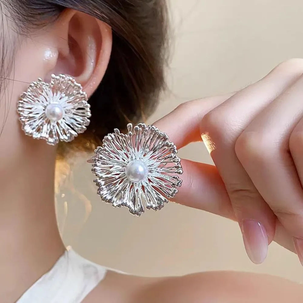 Exaggerated Personality Stereo Hollowed-out Metal Flower Pearl Stud Earrings for Women Temperament Trendy Jewelry Gift Accessory