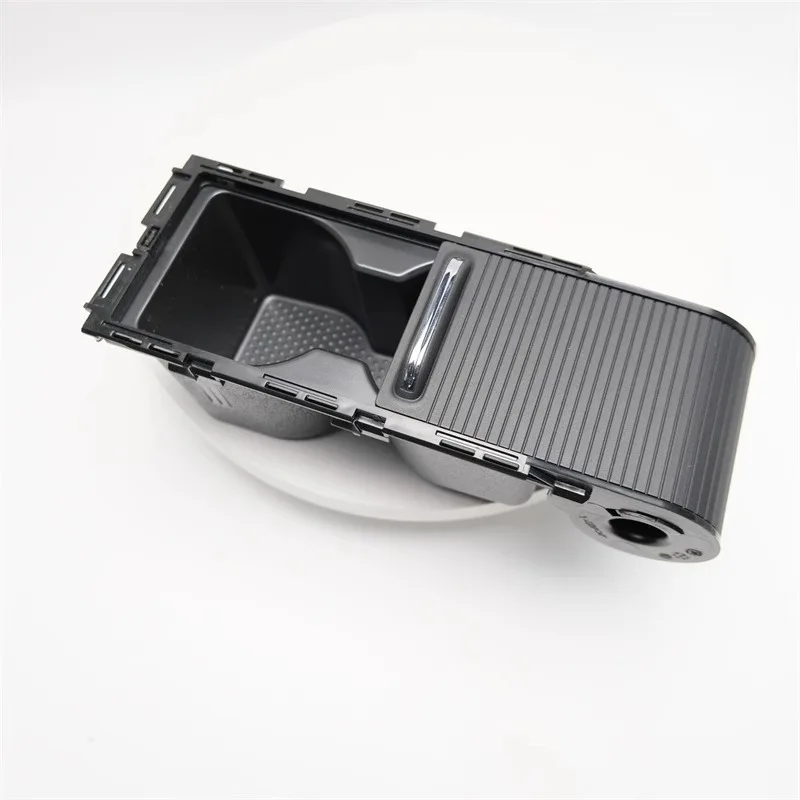 

Center Armrest Box Water Cup Holders Roll-up Cups Slot Holder Pull-up Curtain for Volkswagen Gran Cross Lavida 2015 2016 2017