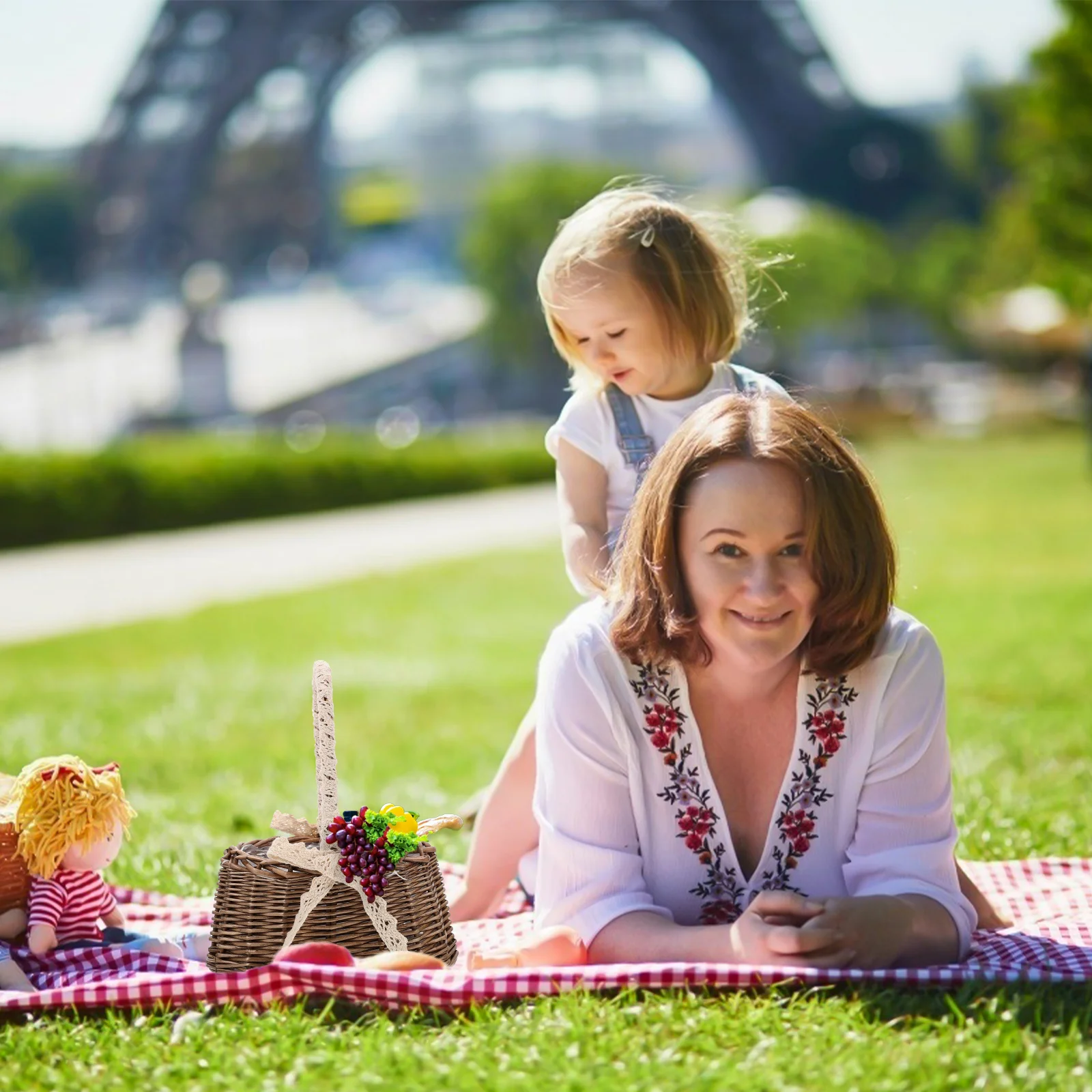 Handwoven Flower Basket Natural Woven Decorative Wedding Party Portable Flower Arrangement Gift Basket Photo Prop