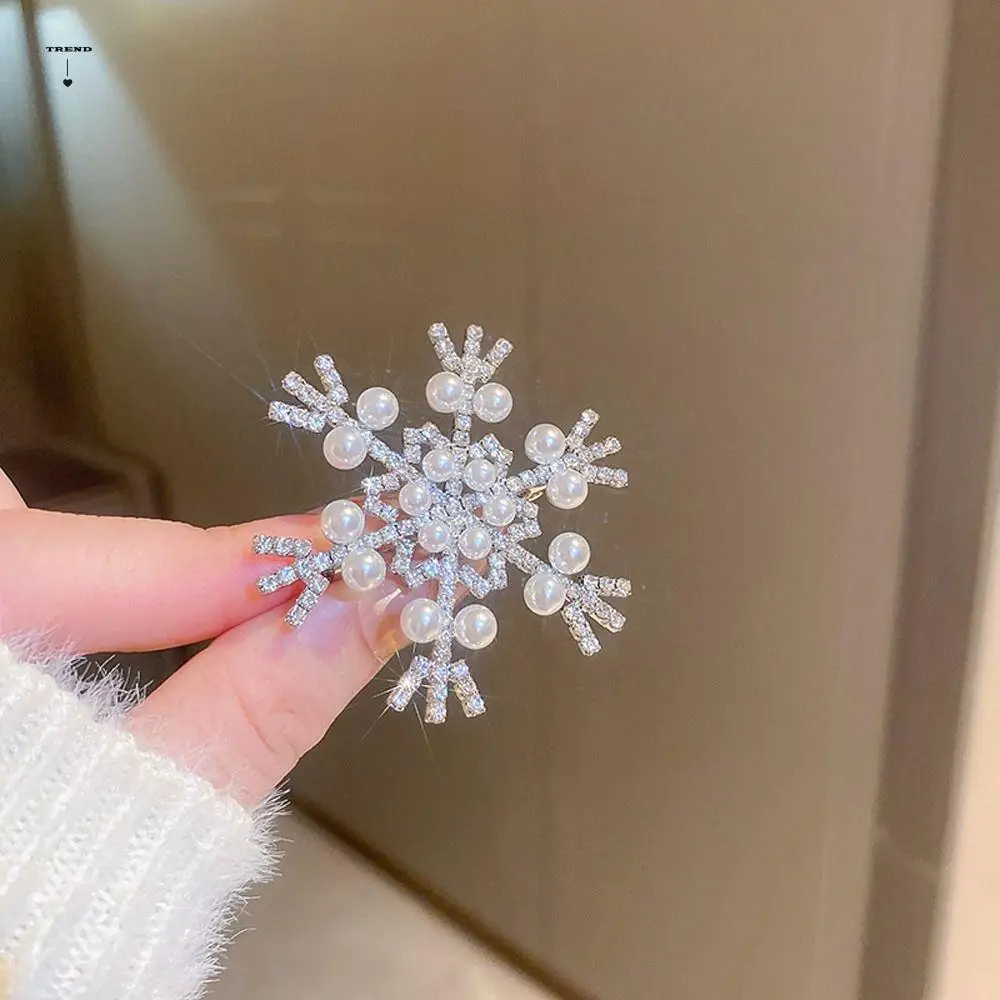 Shirt Accessories Zircon Crystal Snow Flower Pearl Snowflake Men Collar Pins Korean Badge Pin Women Brooches Lapel Pin Buckle