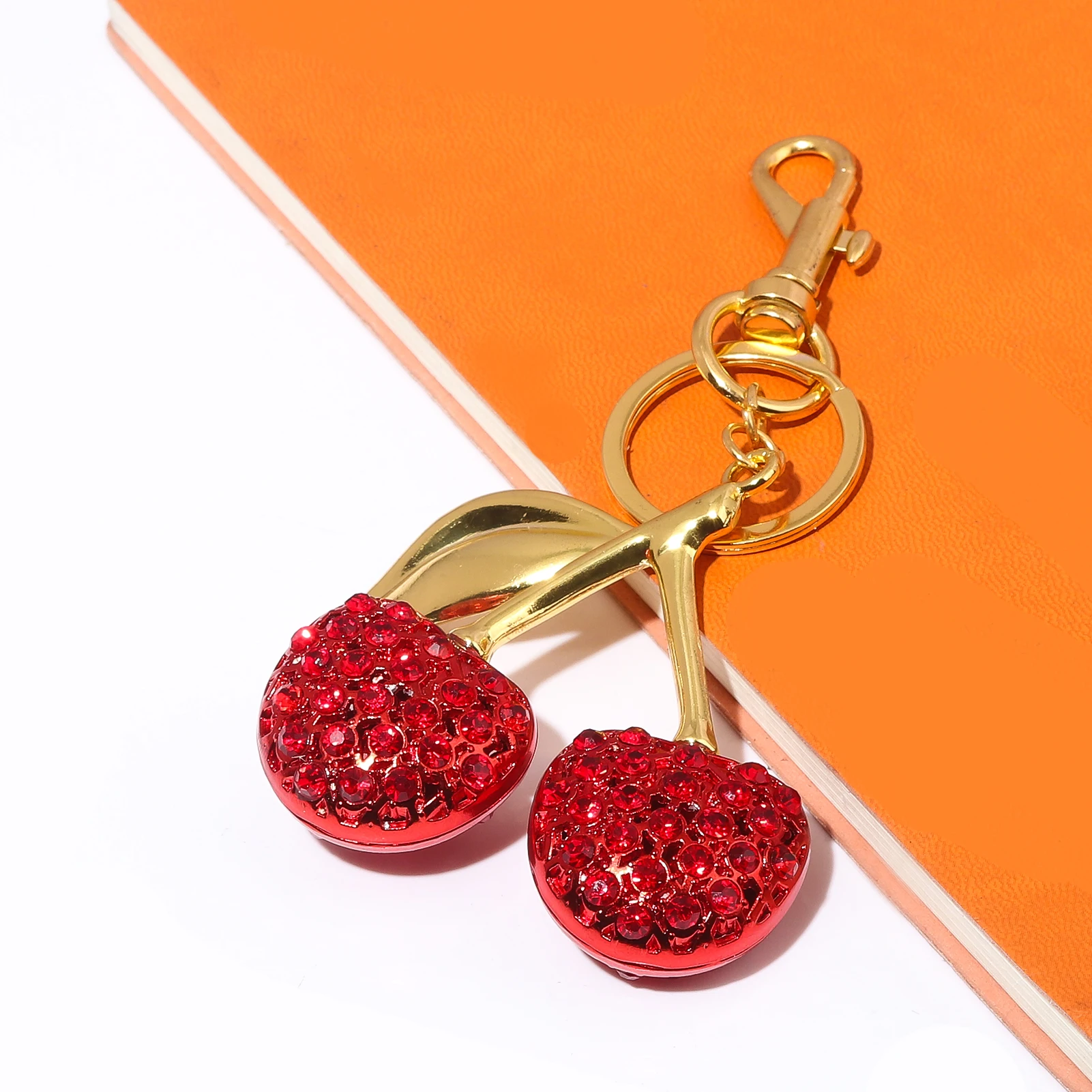 لذيذ كريستال الأحمر الوردي الكرز المفاتيح لطيف الفواكه الكرز قلادة كيرينغ للنساء حقيبة مجوهرات مفتاح الملحقات هدية