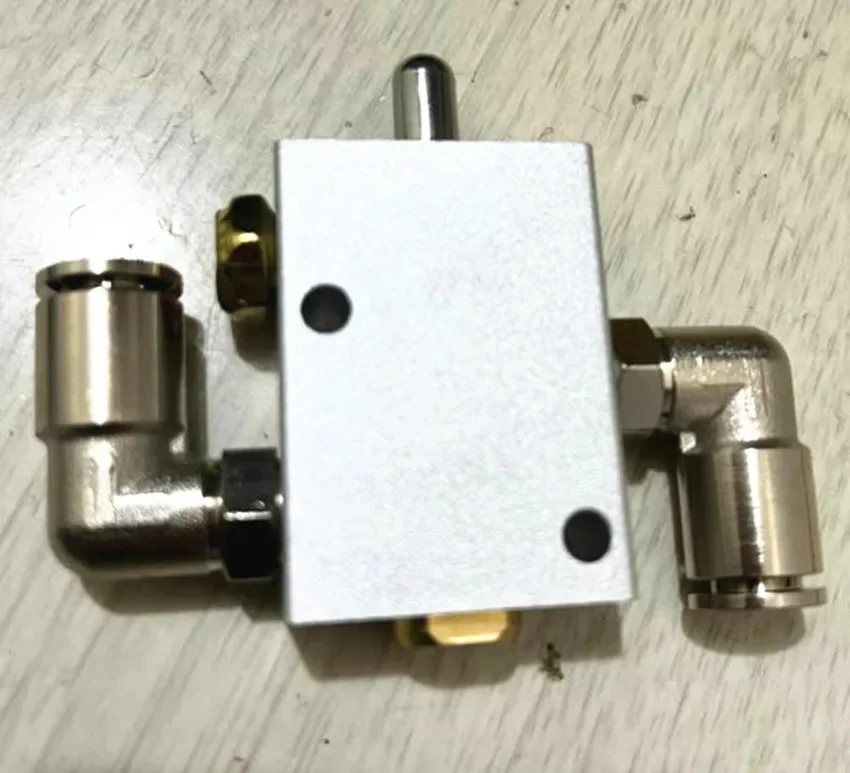 

1PC Tire Dismantling Machine MS6365 Bird Head Vertical Air Lock Switch Control Valve 6mm/8mm Tire Wheel Repair Tool