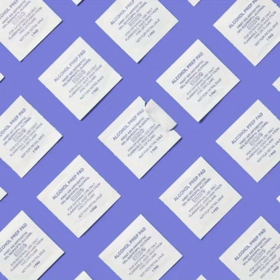 Tamponi per alcol - 200 Conteggi - Contiene ingredienti attivi alcol isopropilico, sigillati individualmente per mantenere la sterilità