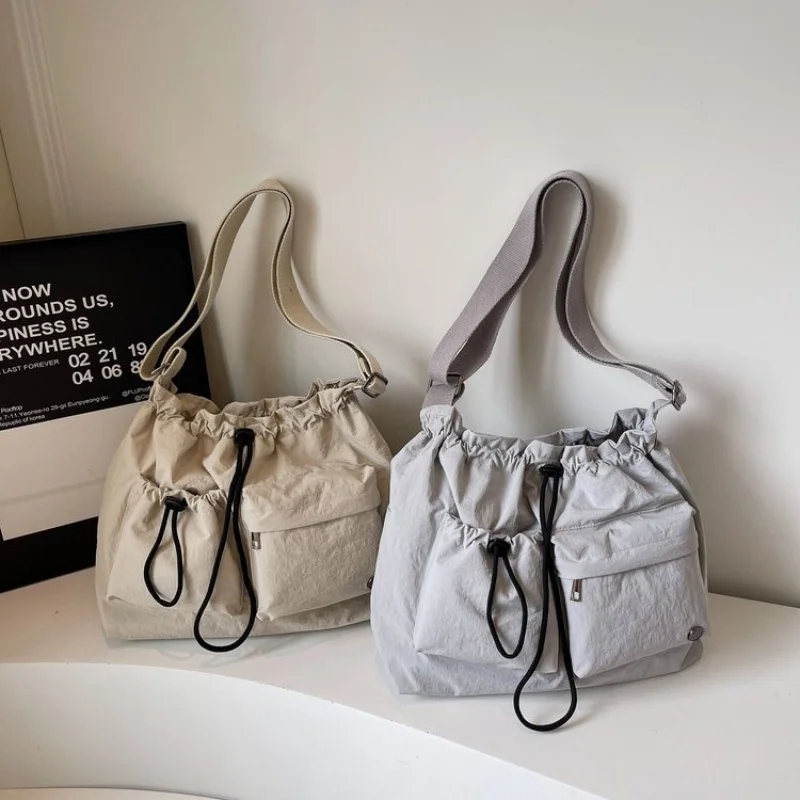 

Роскошная брендовая женская сумка через плечо с модными элементами дизайна и повседневная простая винтажная сумка идеально подходит для модных дам ​