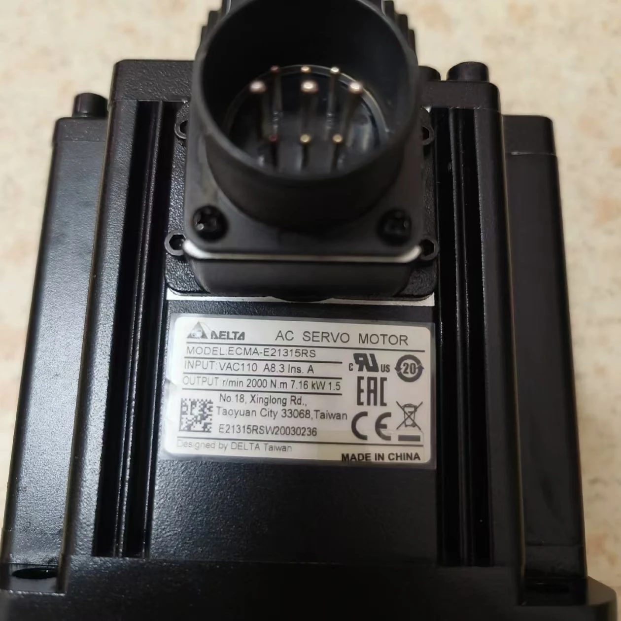 ECMA-E21315RS ECMA-E21315SS サーボ モーター 倉庫に新品