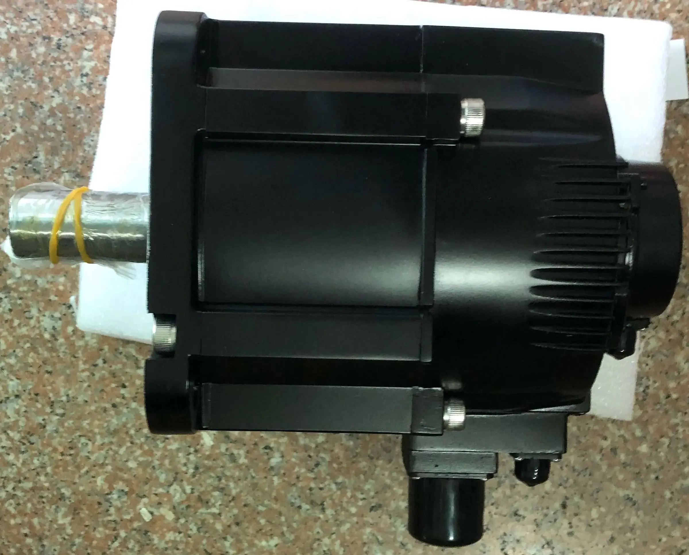 Original Genuine SGMGV-44DDA6H Brand new Servo motor，SGMGV 44DDA6H，Fast shipping