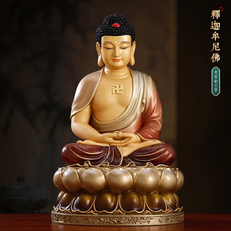 copper Sakyamuni and other statues are displayed in the living room to worship the Sahā Triad, the Three Treasures Buddha