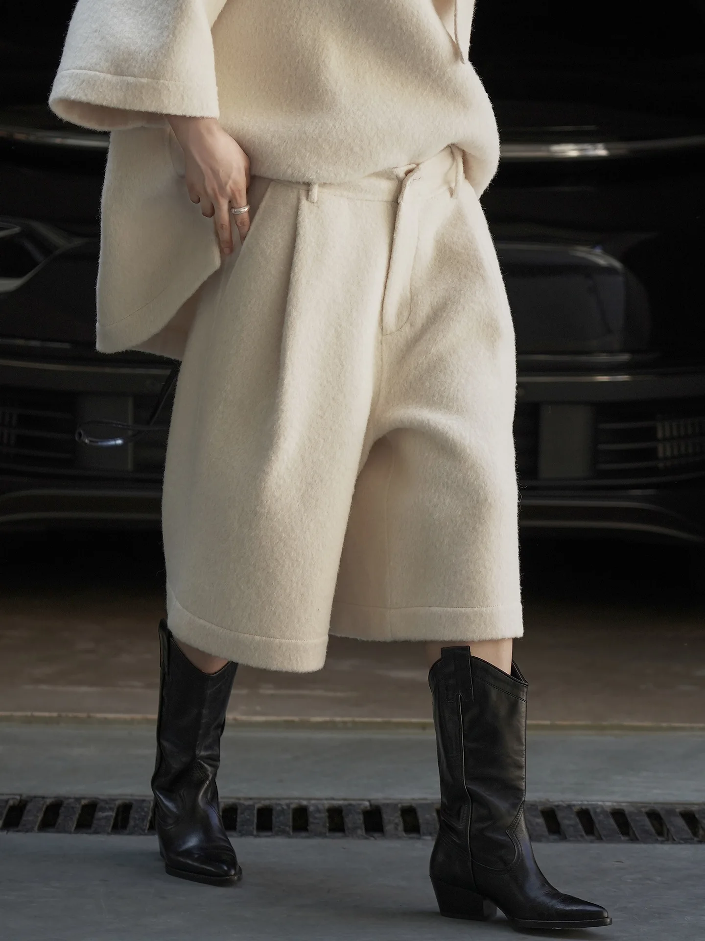 Winter new Korean style simple retro water shield pleated wool knitted trousers loose and slimming five quarter pants for women