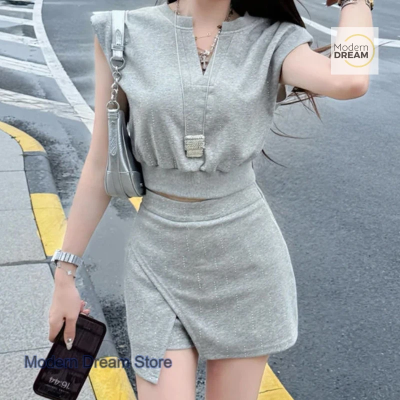 

French high-grade rhinestones V-neck sleeveless T-shirt split skirt two-piece female summer new fashion temperament gray suit.
