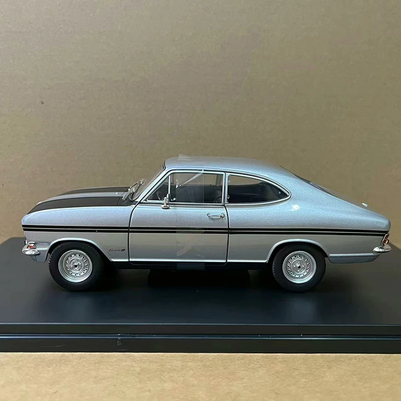 Diecast 1:24 Scale OPEL KADETT B Car Alloy Simulation Car Model Toy Collectible Ornaments