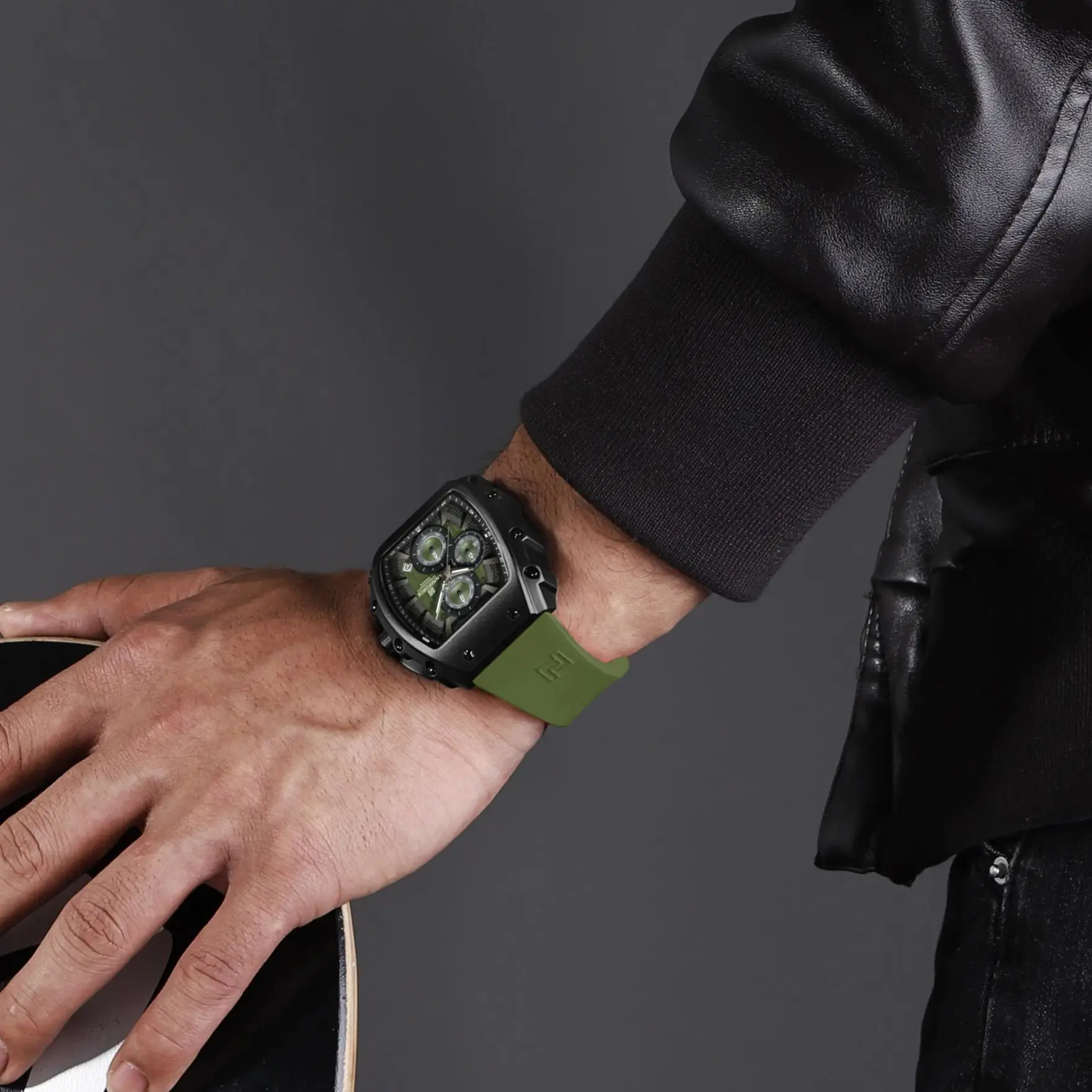NAVIFORCE Men Sport Waterproof Quartz Watch Luxury Barrel-Shaped
