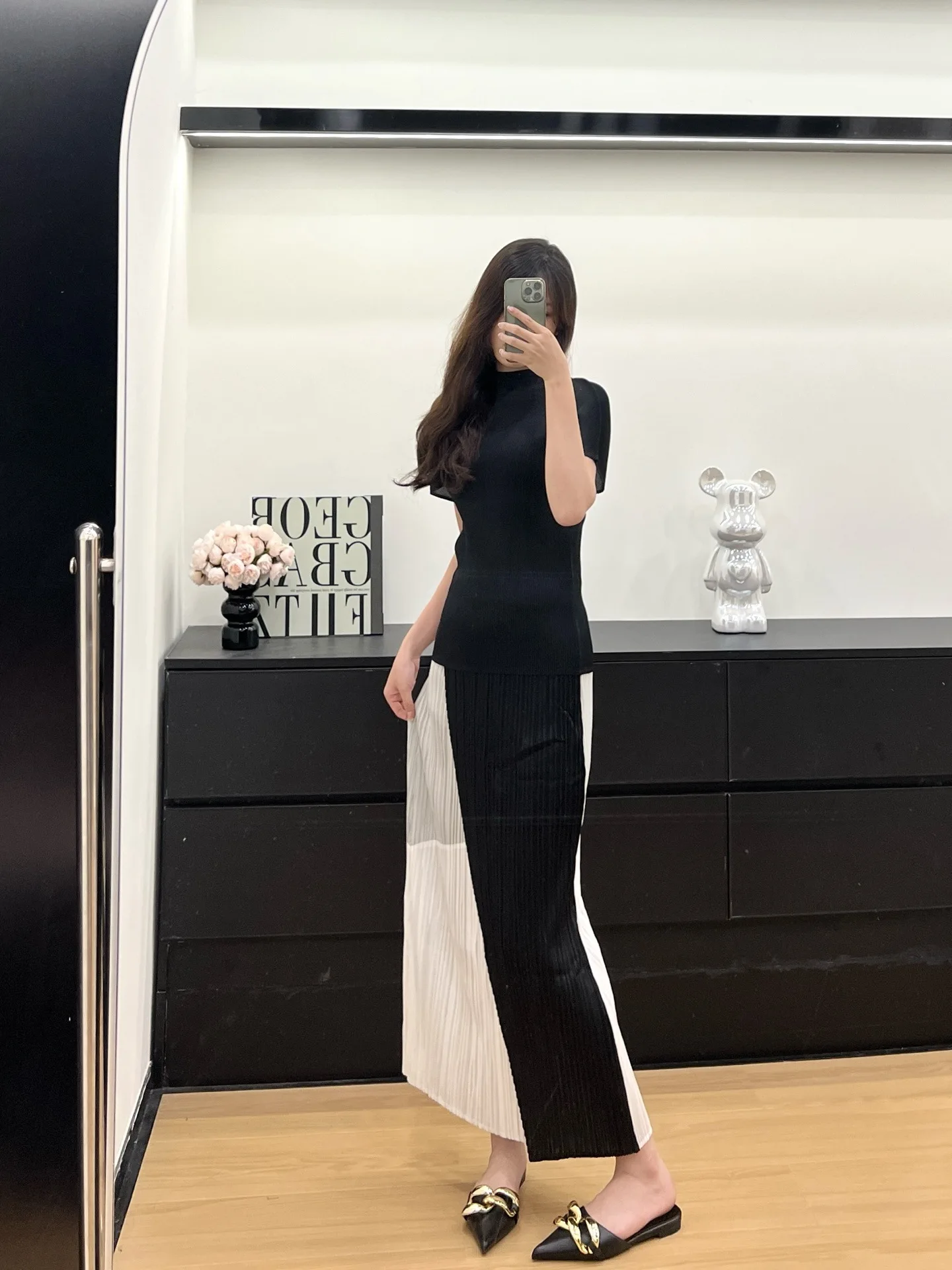 ALSEY Miyake مرونة الخصر مطوي المرأة بوستير 2025 صيف جديد غير رسمي أبيض وأسود اللون حجب مائة تنورة ضئيلة