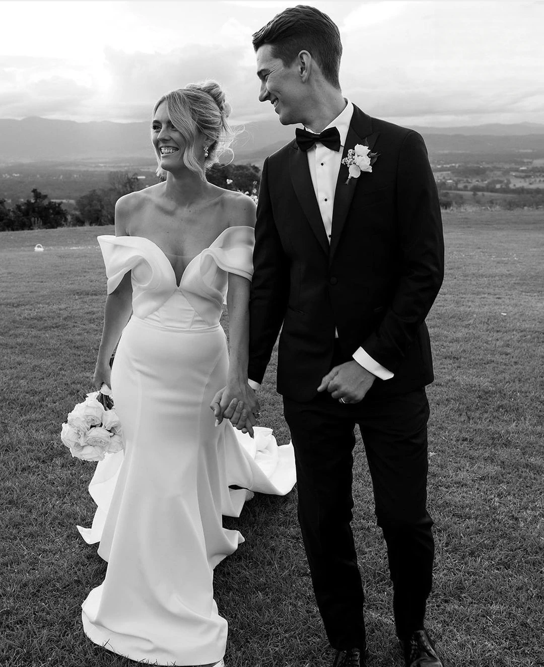 

Sexy Mermaid Wedding Dress For Women Elegant For Women Off The Shoulder Civil Vestido de Novia Soft Satin Organza Sweep Train