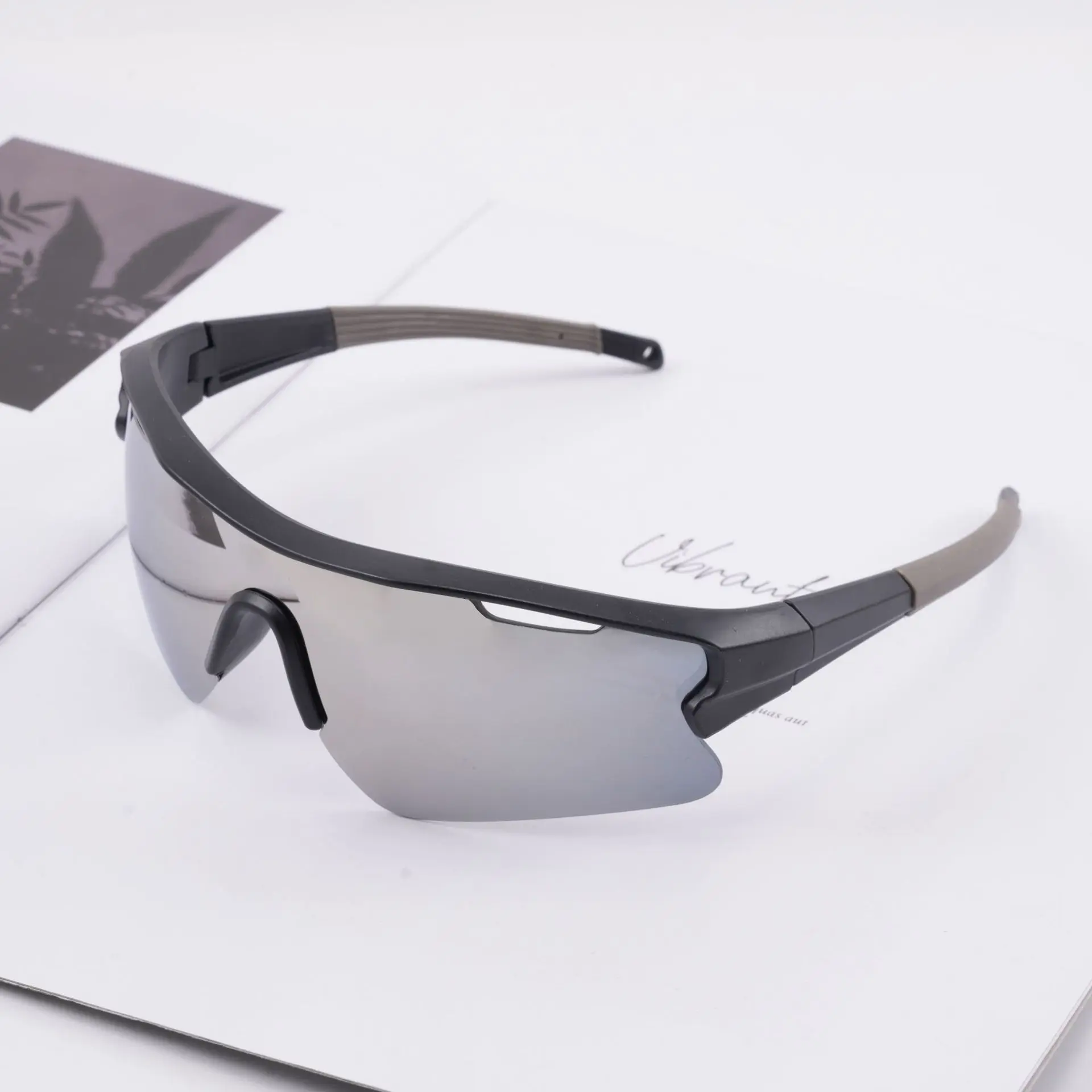 

Photochromic Sports Glasses Unisex UV400 Windproof TR90 Frame Lightweight Anti Fog Lens for Cycling Skiing Driving Fashion Chic