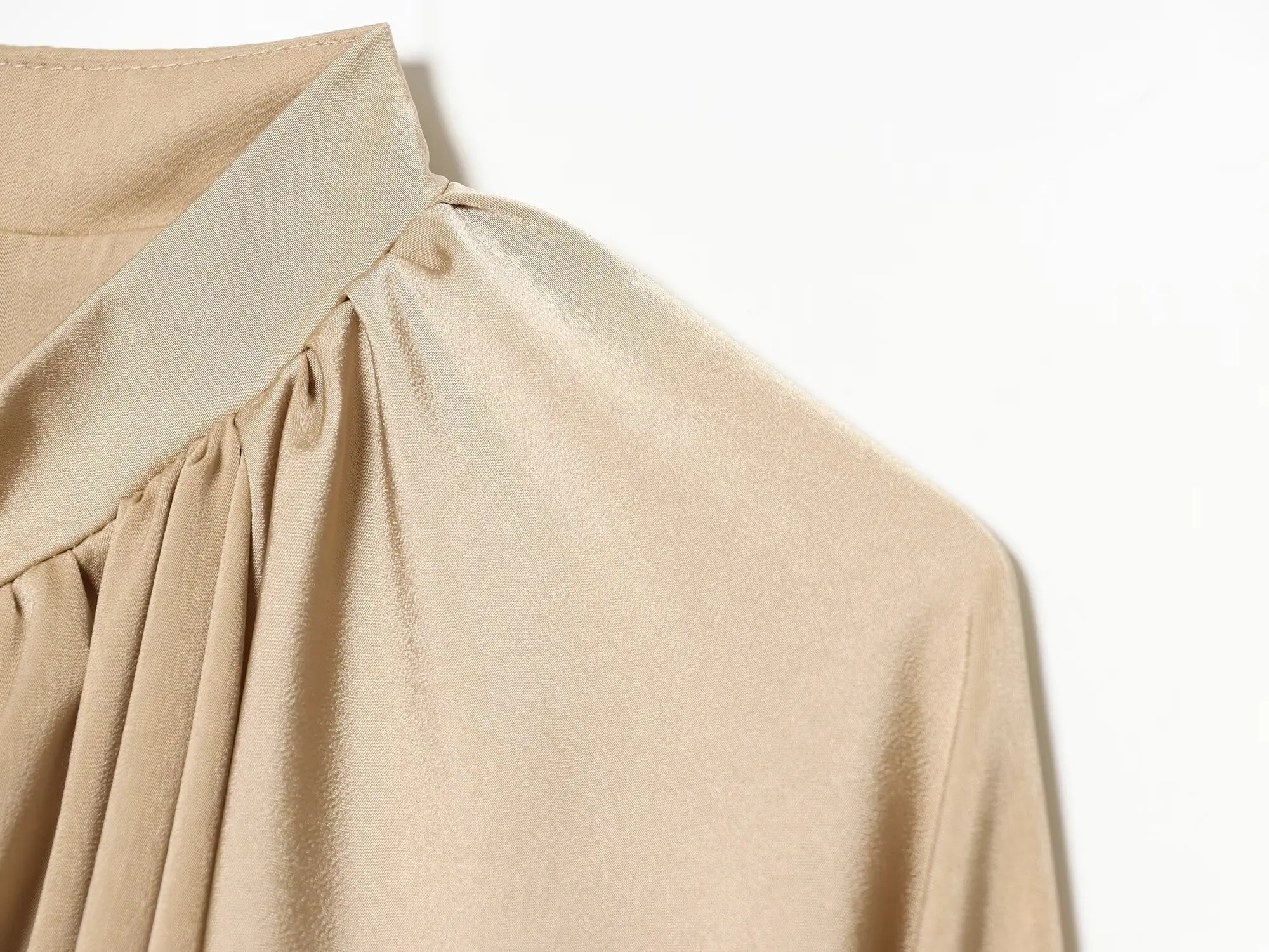 KONDALA Damen Casual Satin Bomberjacke Trendige High-Street Reißverschlussjacke Neu 2026 Frühherbst Elegante Schicke Puffärmel-Jacke – Detail 10