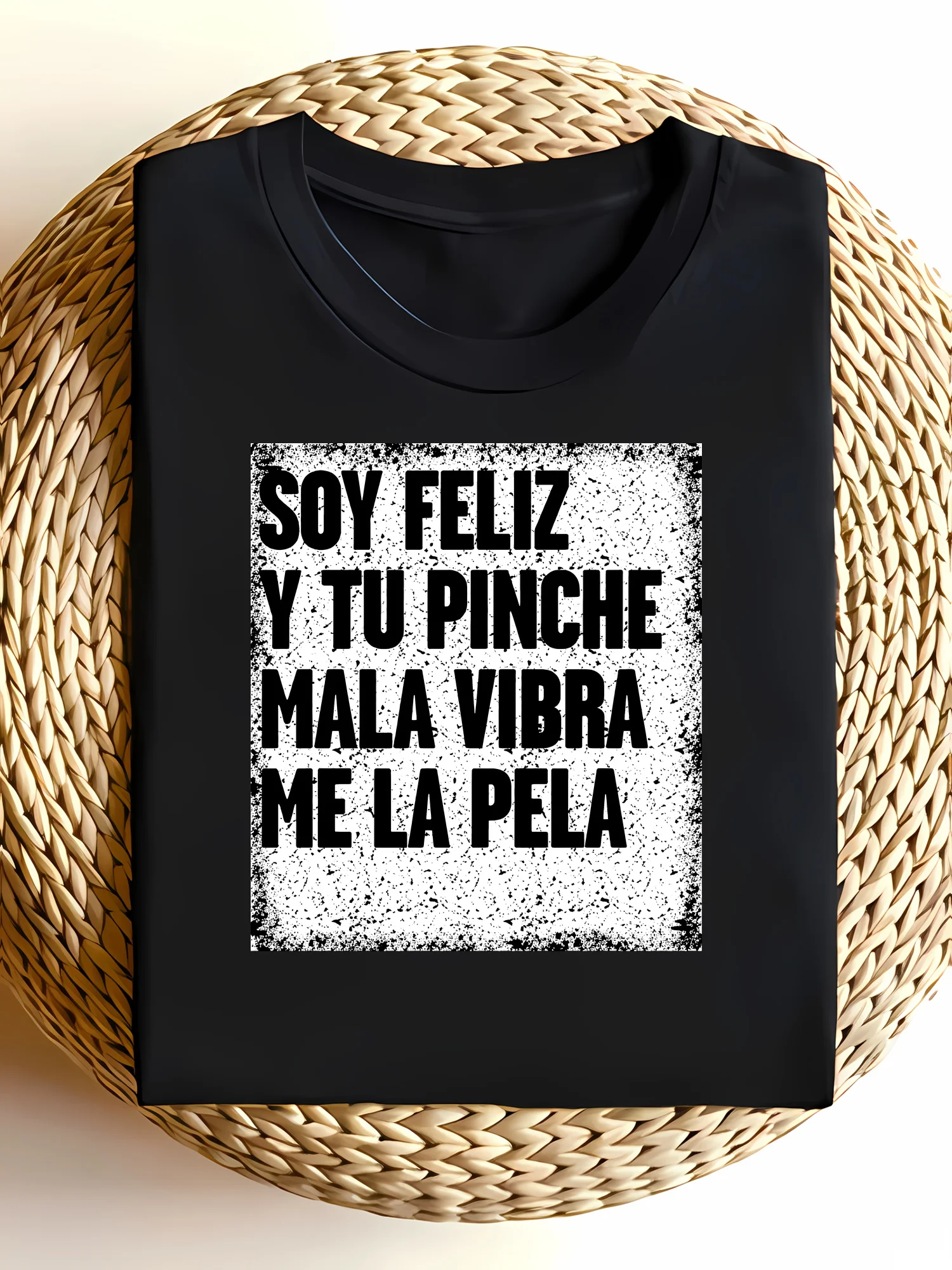 Camiseta gráfica con cita en español con efecto desgastado, diseño 'Soy Feliz Y Tu Pinche Mala Vibra', camiseta negra informal y atrevida para salidas diarias
