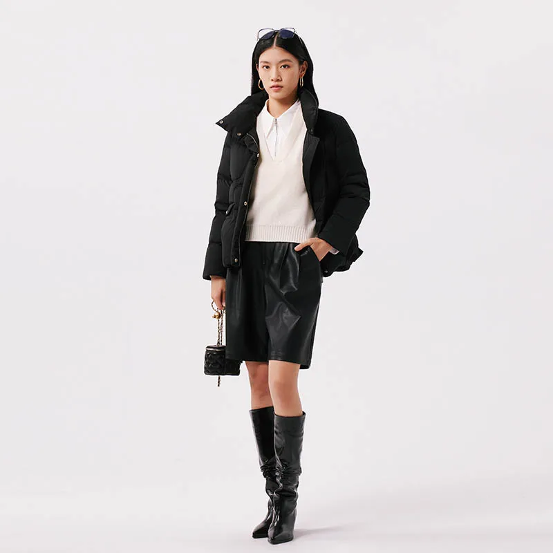 Chericom سترة منتفخة قصيرة الوقوف طوق مبطن رفرف جيب تفاصيل 2025 جديد الأبيض بطة أسفل معاطف الشتاء سميكة Y298109Y