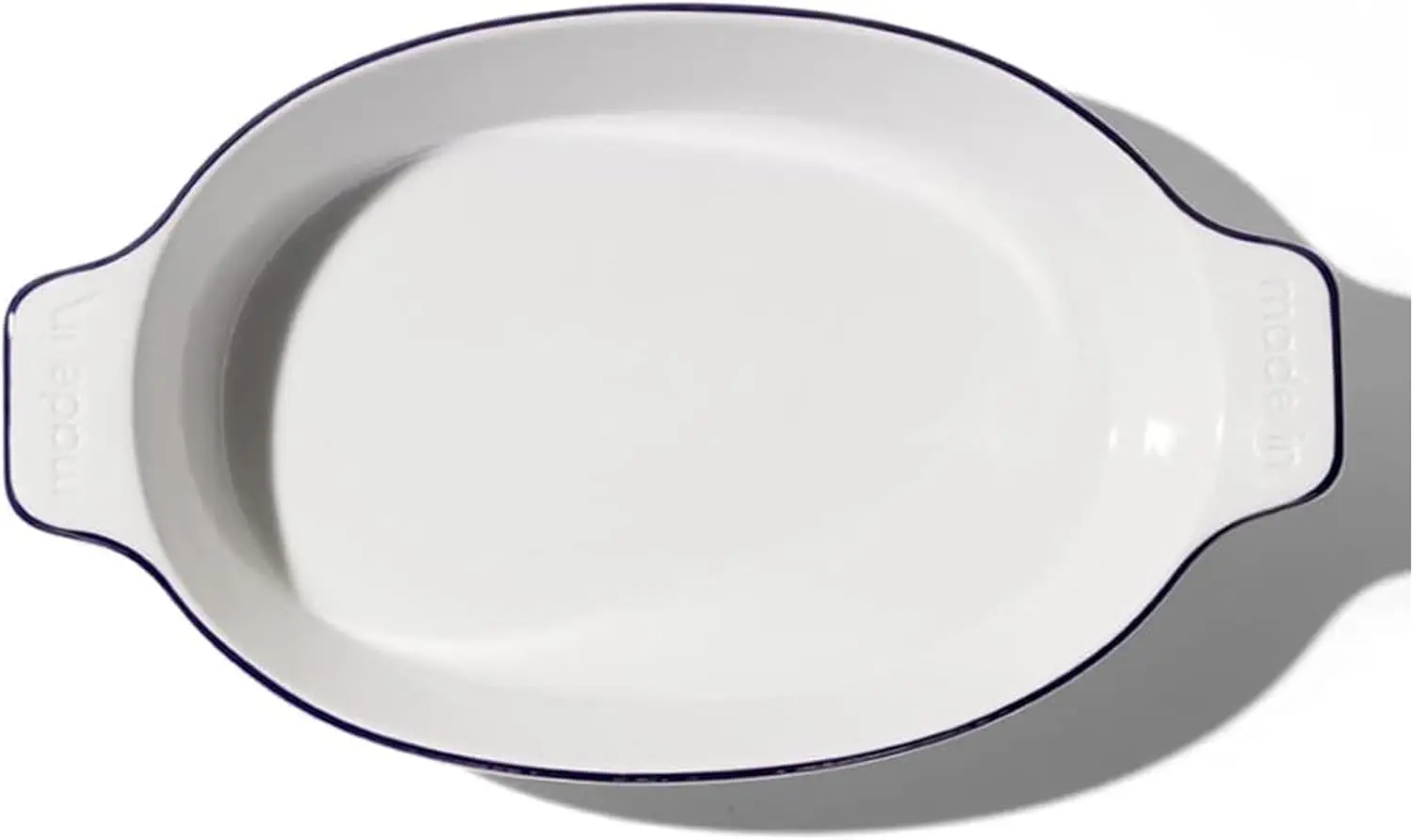 

Овальная форма для выпечки с темно-синим ободком, фарфоровая посуда ручной работы, изготовленная во Франции для профессионального использования.
