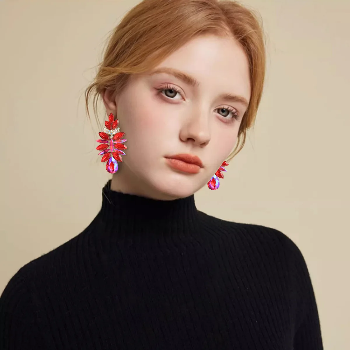 Niche new in high-end women\'s earrings super sparkling drop shaped earrings for women alloy rhinestone flower gorls jewellery
