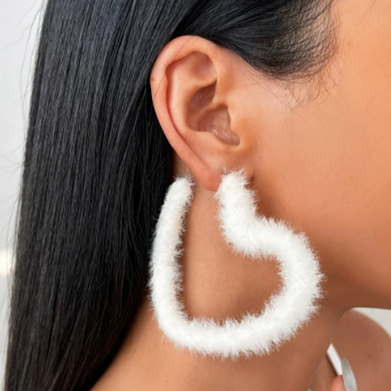 White Fluffy Heart Drop Earrings for Women Exquisite Y2K Exaggeration Dangle Earrings Simple Retro Versatile Casual Jewelry Gift