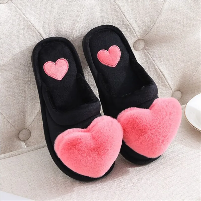 Zapatillas de casa de felpa para mujer, zapatos de invierno con forma de corazón, pantuflas cálidas de piel, 2021