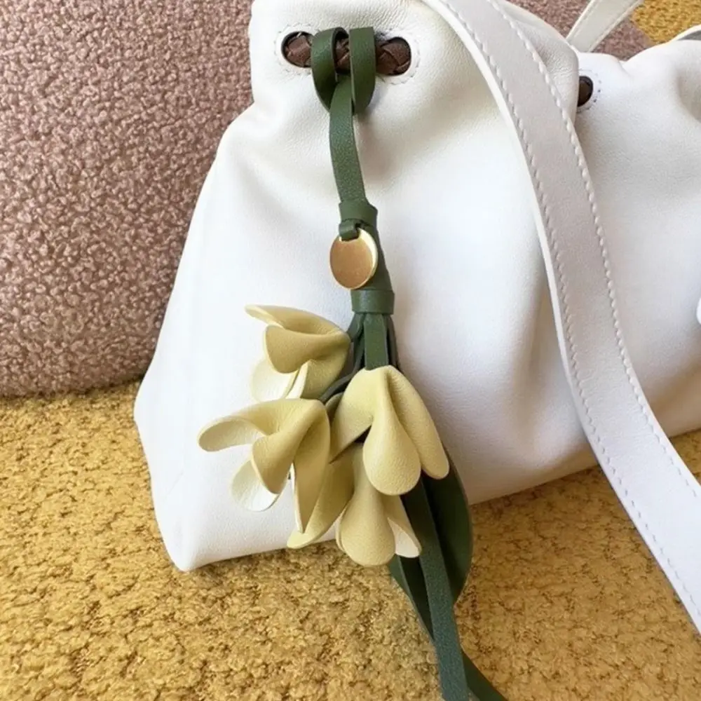 Multi-color Hanger Flower Pu Leather Pendant Handmade Car Keyring Leather Keychain Cartoon Creative Bag Pendant Women