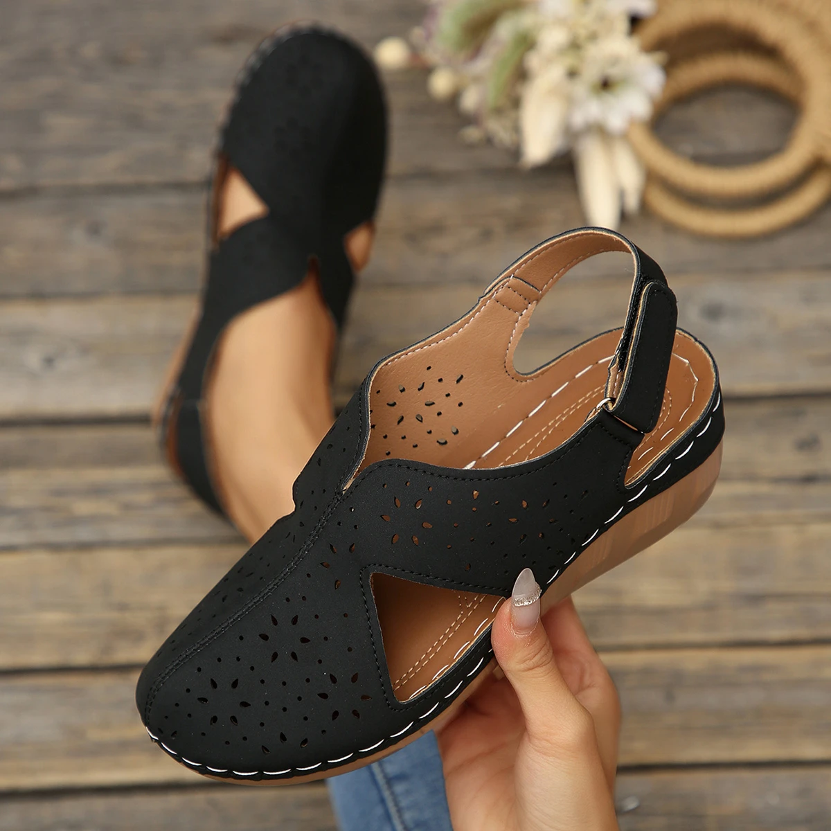 Summer Women Sandals Platform Fashion Sandals Hollow Out Buckle Roman Style Shoes Women Lightweight Slip-On Shoes Ladies