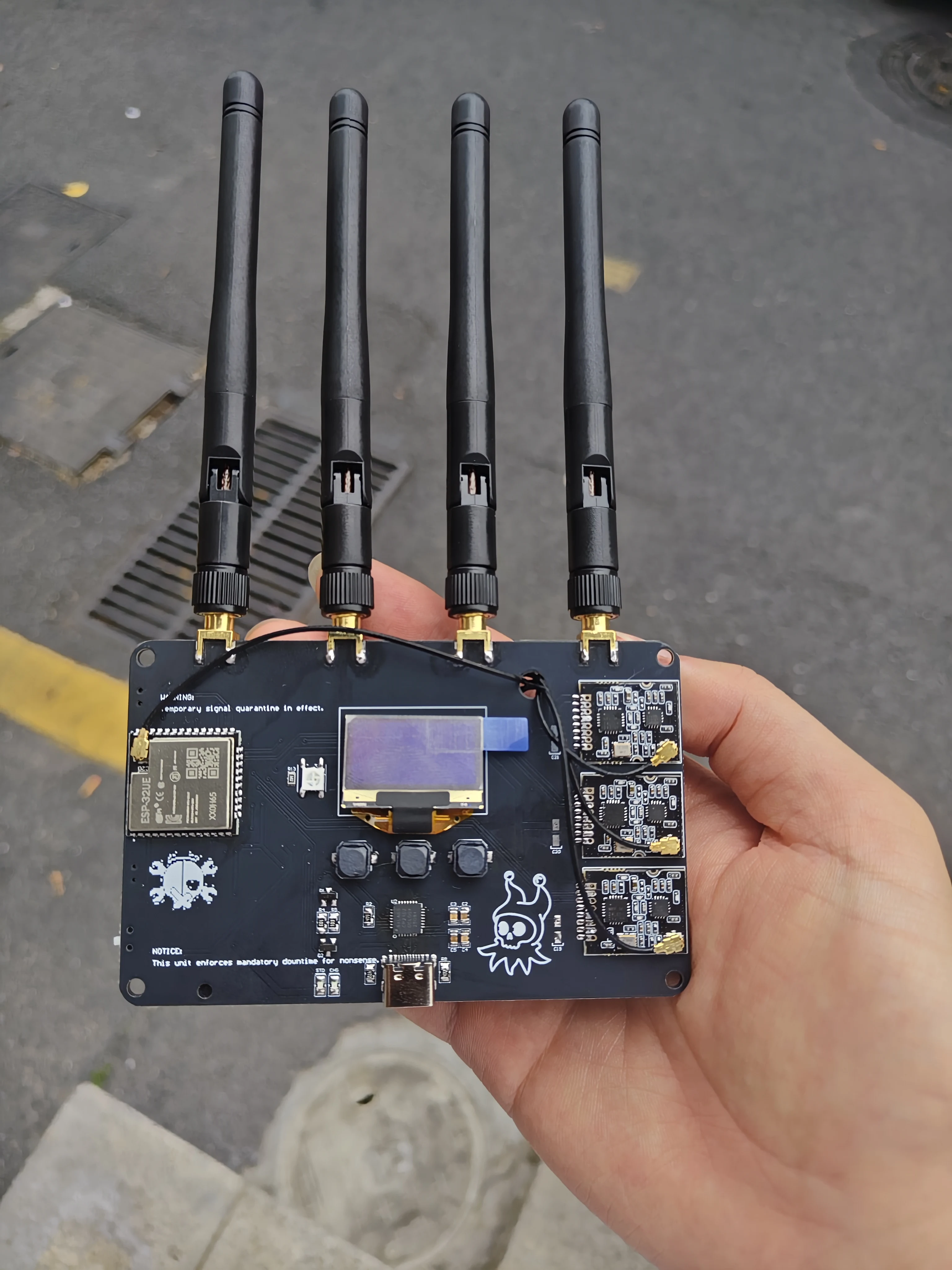 Finished RF CLOWN V2.0 ESP32 Wireless Kit, 3 NRF24L01 BLE Bluetooth, with OLED image 5