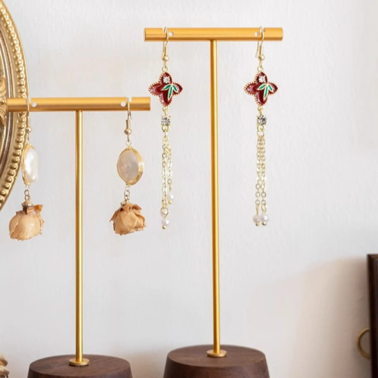 

Vintage Photo Frame Jewelry Display Photography Prop Earring Display Holder Bracelet Holder Rack Elegant Design for Retailers