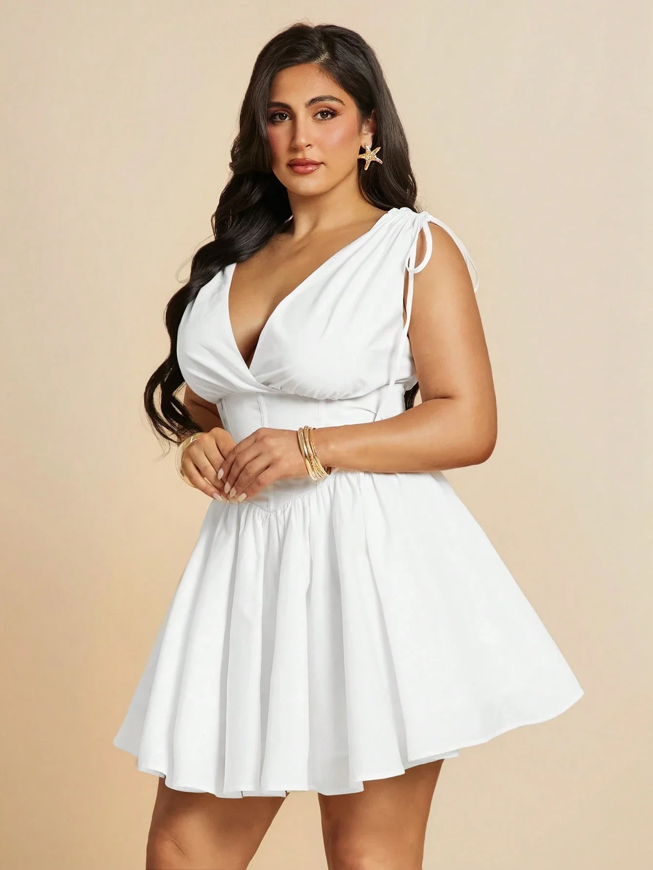 

Белое мини-платье больших размеров с V-образным вырезом, рукавами-фонариками и завязками на плечах для вечеринок, отпуска, дней рождения и мероприятий