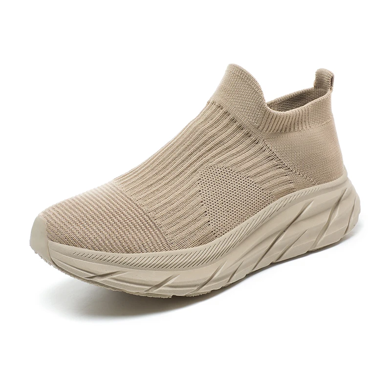 

New casual sports shoes for both men and women, fashionable, lightweight and breathable. Men's running shoes and loafers