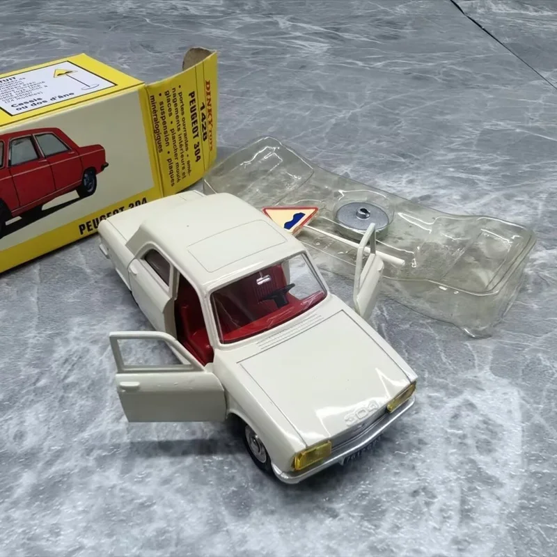 

1/43 Peugeot 304 Alloy Classic Car Model Diecast Metal Retro Old Vehicles Car Model Simulation Miniature Scale Children Toy Gift