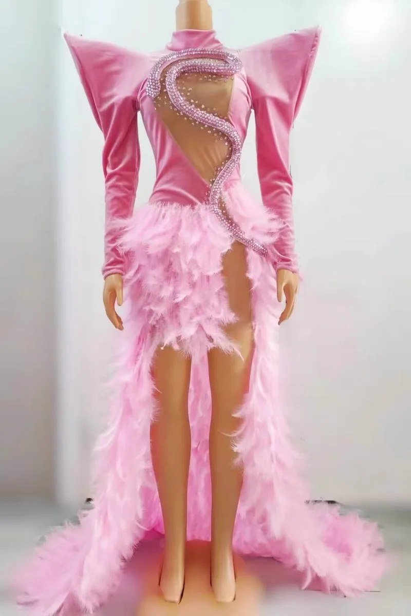 فستان سهرة من الريش الماسي المائي من مورد البوتيك، فستان سهرة للمحكمة الأمامية